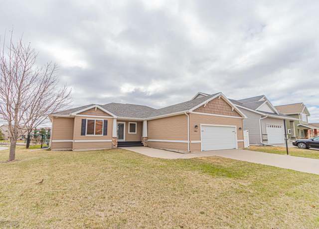 Property at 3463 Loberg Dr, West Fargo, ND 58078, 5 beds, 3 baths