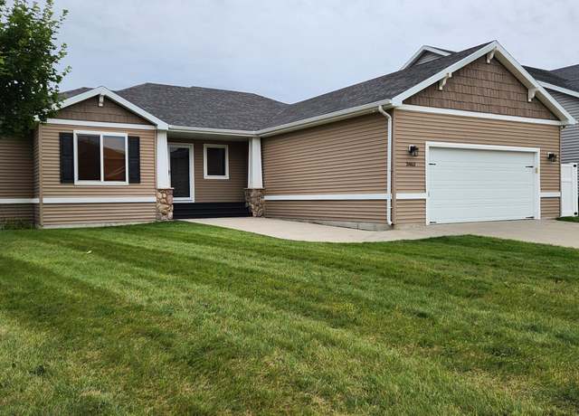 Property at 3463 Loberg Dr, West Fargo, ND 58078, 5 beds, 3 baths