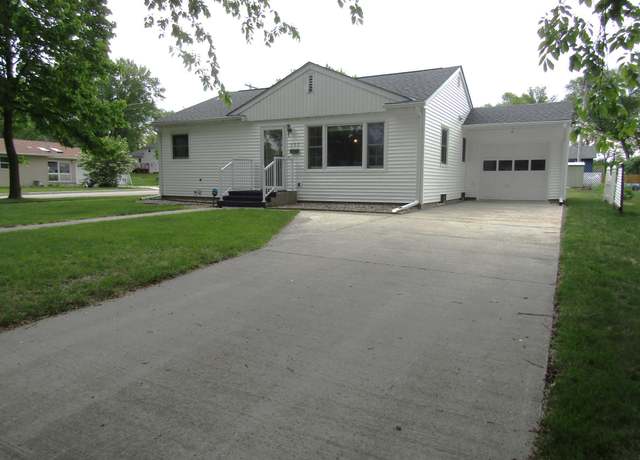 Property at 302 S 12th St, Montevideo, MN 56265, 2 beds, 1 bath
