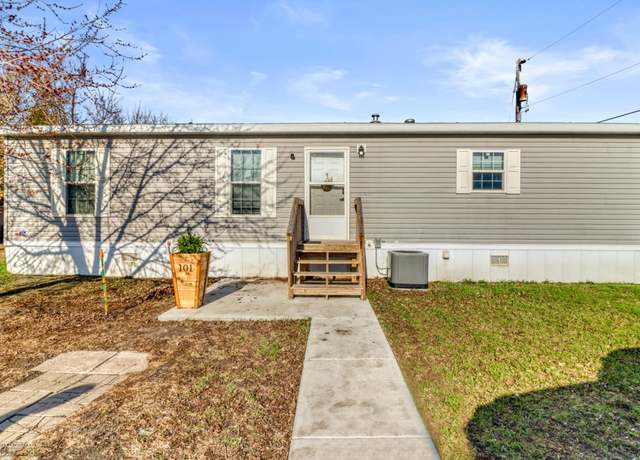 Property at 101 F St E, West Fargo, ND 58078, 3 beds, 2 baths