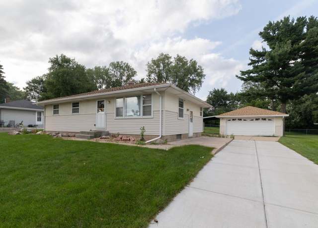 Property at 1687 Rosewood Ave N, Maplewood, MN 55109, 3 beds, 1 bath