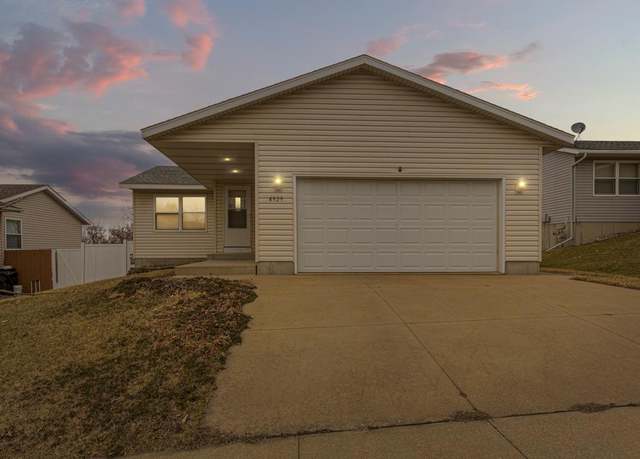 Property at 4929 Valley Dr NW, Rochester, MN 55901, 3 beds, 2 baths