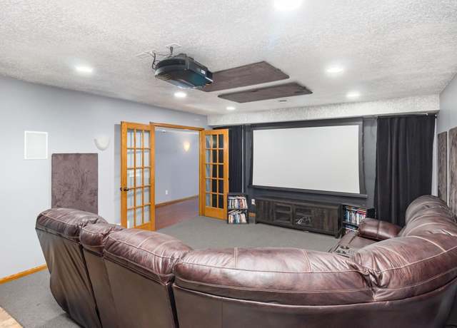 Property at 10798 Ashley Ln, Woodbury, MN 55129, 5 beds, 4 baths