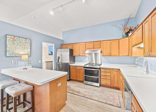 Property at 6108 Creek Line Dr, Minnetonka, MN 55345, 3 beds, 3 baths