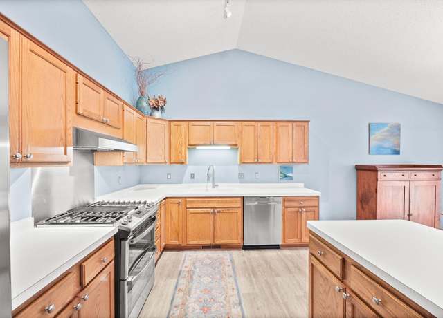 Property at 6108 Creek Line Dr, Minnetonka, MN 55345, 3 beds, 3 baths
