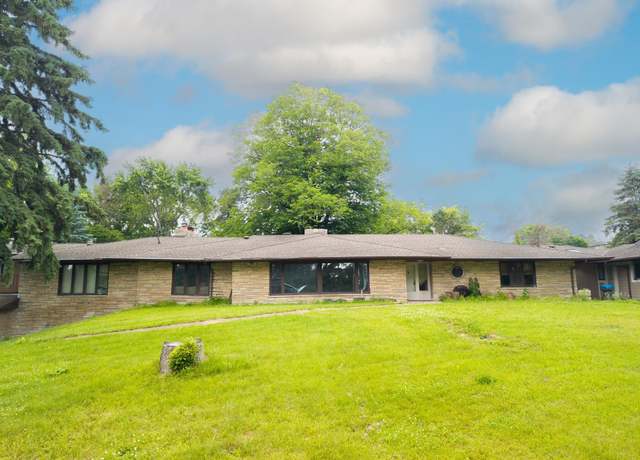 Property at 2 Skillman Ln, North Oaks, MN 55127, 5 beds, 7 baths