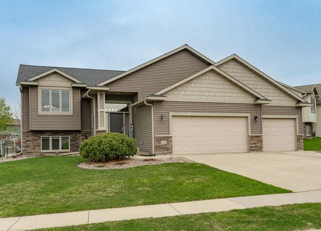 Property at 2401 Ashland Dr NW, Rochester, MN 55901, 4 beds, 3 baths