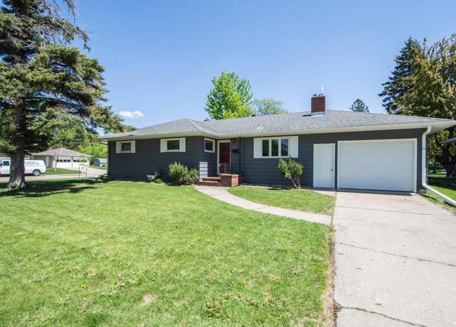 Property at 1604 16th St S, Moorhead, MN 56560, 3 beds, 2 baths
