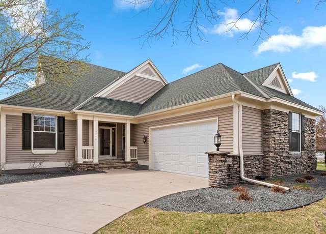 Property at 9946 Wellington Ln, Woodbury, MN 55125, 4 beds, 3 baths