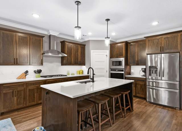 Property at 1060 109th Ct NE, Blaine, MN 55434, 3 beds, 2 baths