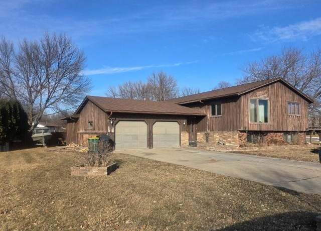 Property at 503 Hawthorne Dr, Marshall, MN 56258, 4 beds, 2 baths