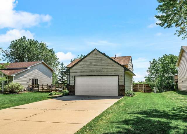Property at 3729 Hamlet Ave N, Oakdale, MN 55128, 3 beds, 2 baths