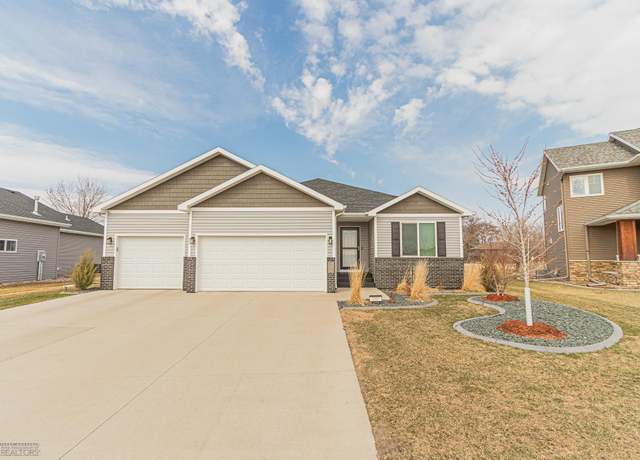 Property at 6007 68th St S, Fargo, ND 58104, 4 beds, 3 baths