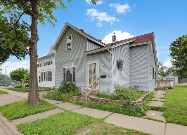 Property at 5 Rose Ave E, Saint Paul, MN 55117, 4 beds, 1 bath