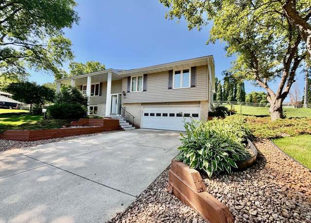 Property at 2515 River Hills Dr, Burnsville, MN 55337, 4 beds, 3 baths