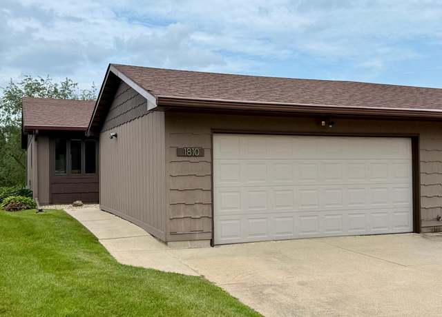 Property at 1810 Lakewood Ave, Albert Lea, MN 56007, 2 beds, 2 baths