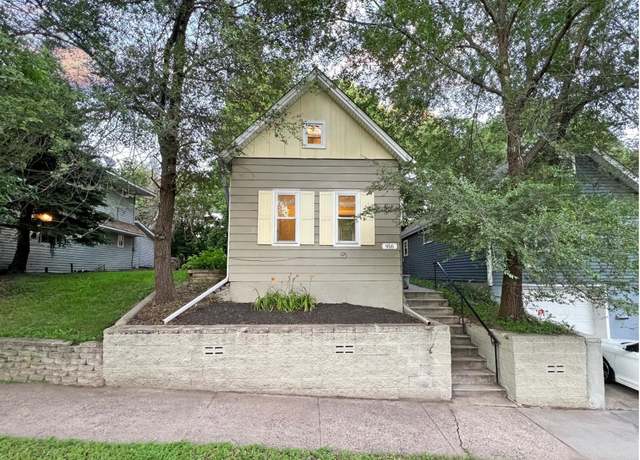 Property at 916 Farrington St, Saint Paul, MN 55117, 2 beds, 1 bath