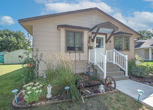 Property at 332 26th Ave N, Saint Cloud, MN 56303, 3 beds, 2 baths