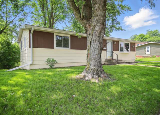 Property at 455 Sylvan St, Owatonna, MN 55060, 4 beds, 3 baths