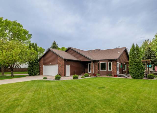 Property at 2031 Rose Creek Dr S, Fargo, ND 58104, 5 beds, 3 baths