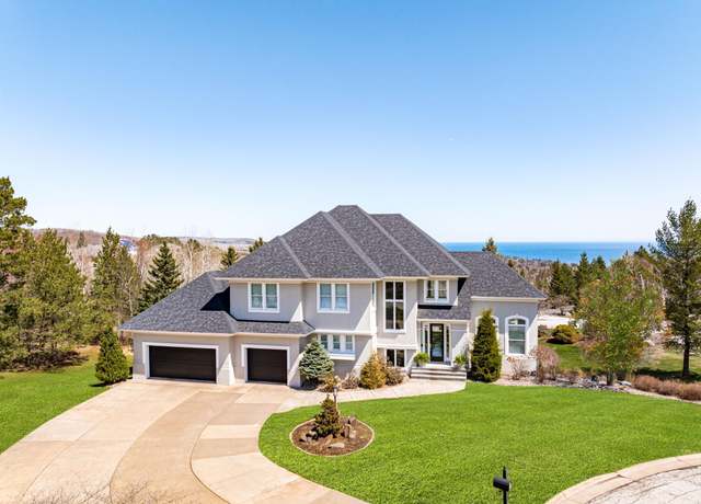 Property at 1224 S Ridge Rd, Duluth, MN 55804, 5 beds, 4 baths
