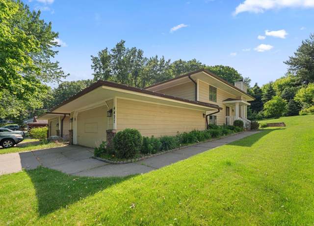 Property at 4427 Chatsworth St N, Shoreview, MN 55126, 3 beds, 2 baths