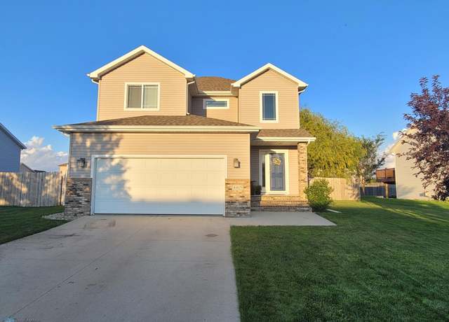 Property at 4415 Sunset Blvd, West Fargo, ND 58078, 3 beds, 3 baths