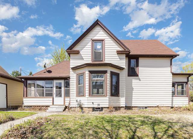 Property at 4 Elizabeth St W, Saint Paul, MN 55107, 3 beds, 2 baths