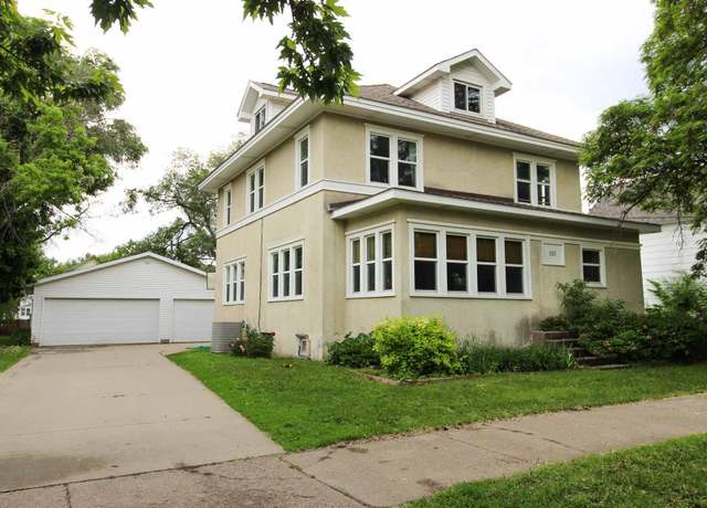 Property at 223 15th Ave N, Saint Cloud, MN 56303, 5 beds, 2 baths