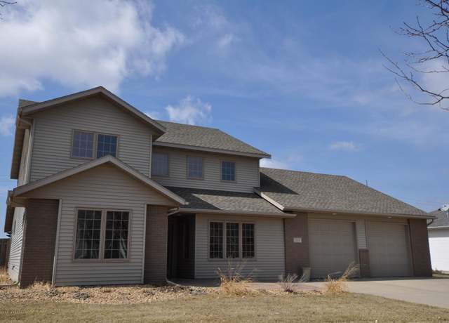 Property at 319 Clearview Ct, Moorhead, MN 56560, 4 beds, 3 baths