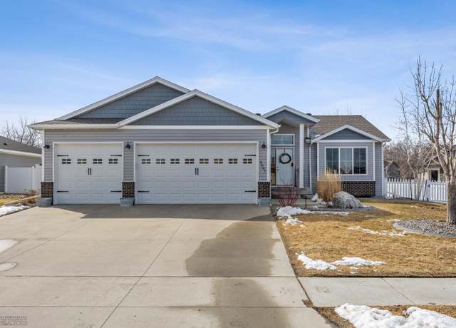 Property at 5607 67th St S, Fargo, ND 58104, 5 beds, 3 baths