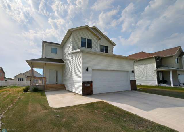 Property at 6797 28th St S, Fargo, ND 58104, 5 beds, 4 baths