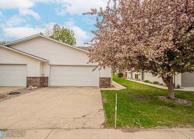 Property at 2528 25th Ave S Unit A, Fargo, ND 58103, 3 beds, 2 baths