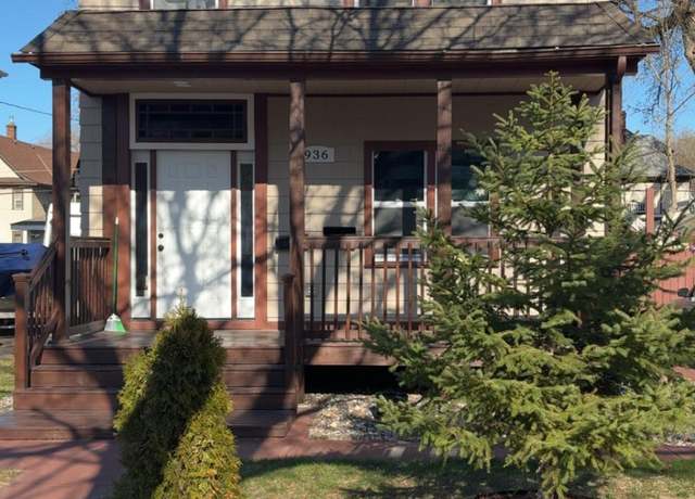 Property at 936 Desoto St, Saint Paul, MN 55130, 4 beds, 3 baths