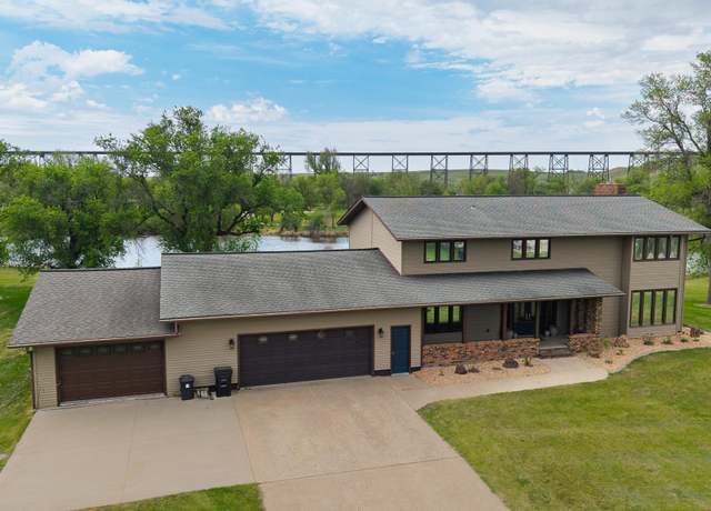 Property at 927 10th St NE, Valley City, ND 58072, 4 beds, 5 baths