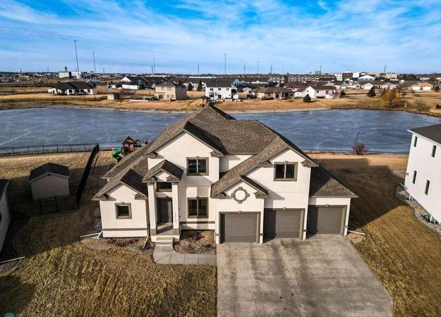 Property at 1914 Burlington Ln, West Fargo, ND 58078, 4 beds, 4 baths