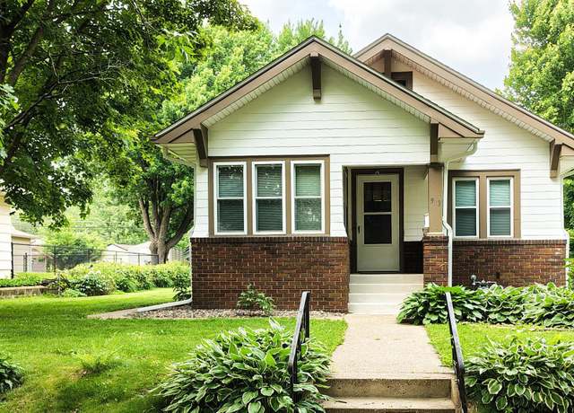 Property at 913 Ottawa Ave, West Saint Paul, MN 55118, 2 beds, 1 bath
