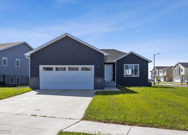 Property at 2280 Griffin Dr S, Fargo, ND 58104, 4 beds, 3 baths