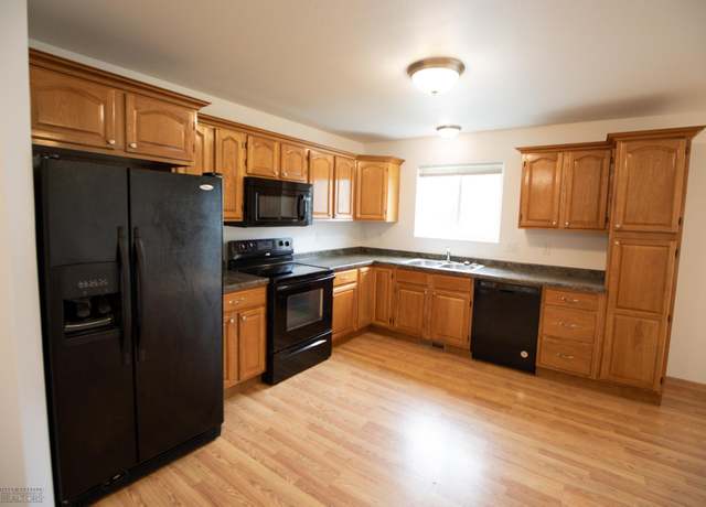 Property at 4272 51st St S, Fargo, ND 58104, 3 beds, 3 baths
