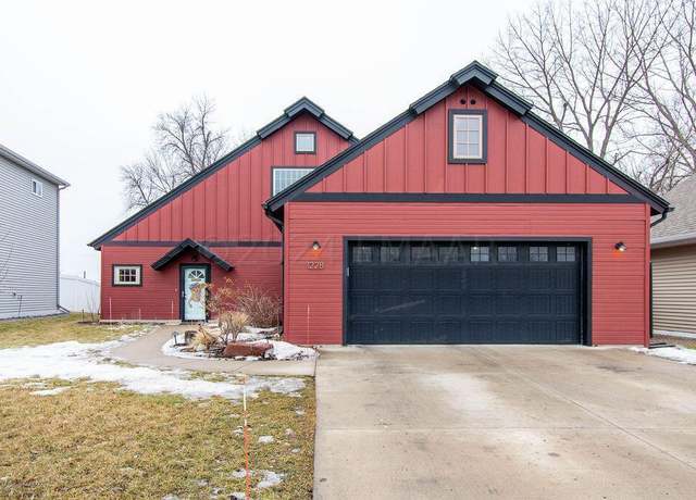 Property at 1228 Goldenwood Dr, West Fargo, ND 58078, 3 beds, 2 baths