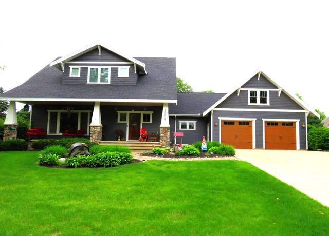 Property at 1504 4th St NE, Willmar, MN 56201, 4 beds, 4 baths