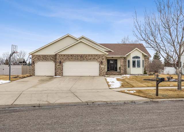 Property at 4315 Timberline Dr S, Fargo, ND 58104, 5 beds, 4 baths