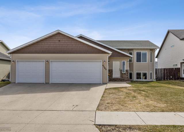 Property at 4582 16th St S, Moorhead, MN 56560, 4 beds, 2 baths