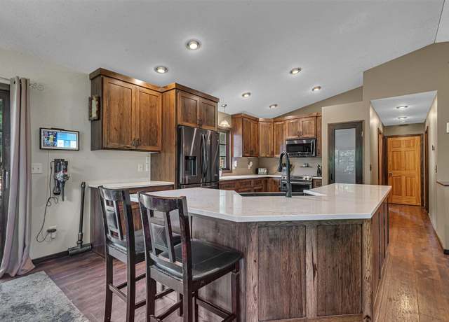 Property at 37116 Sarah Ln, Avon Twp, MN 56310, 4 beds, 3 baths