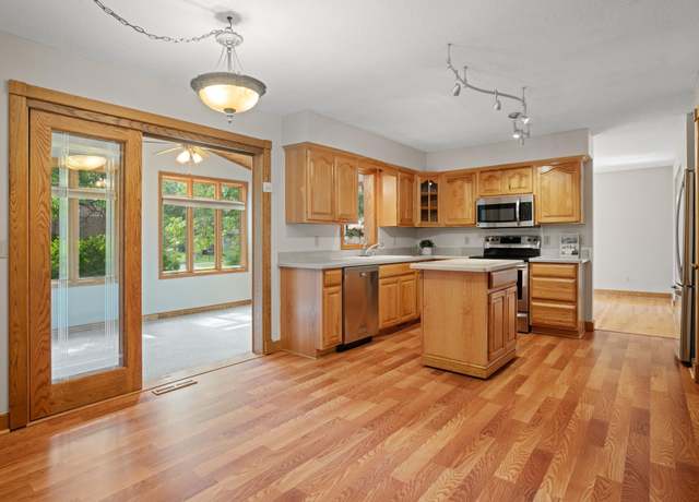 Property at 323 Sherwood Ct, Circle Pines, MN 55014, 5 beds, 4 baths
