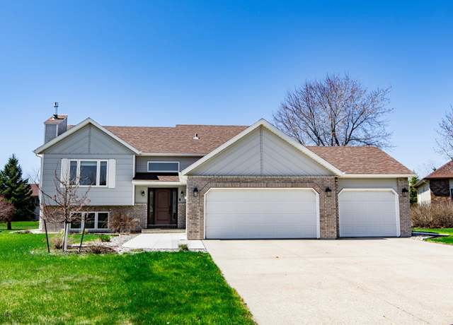 Property at 2715 33rd St S, Fargo, ND 58103, 4 beds, 3 baths