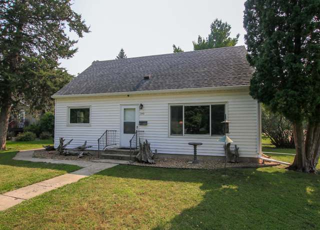 Property at 545 Grove St SW, Hutchinson, MN 55350, 3 beds, 1 bath