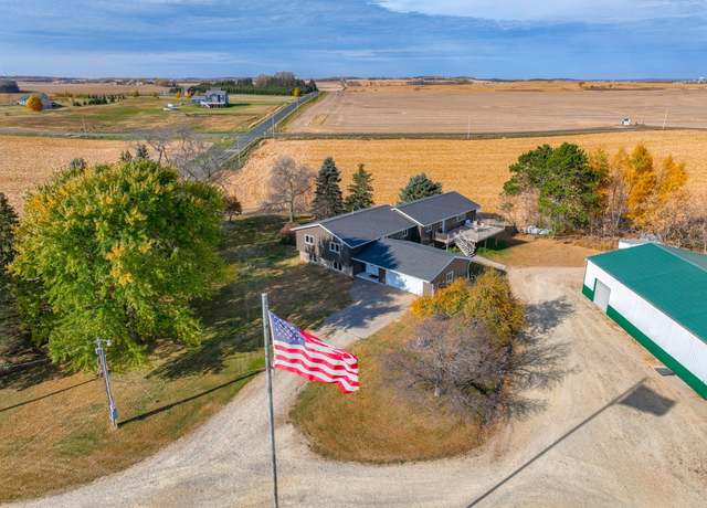Property at 1516 110th Ave, Hammond, WI 54015, 4 beds, 3 baths