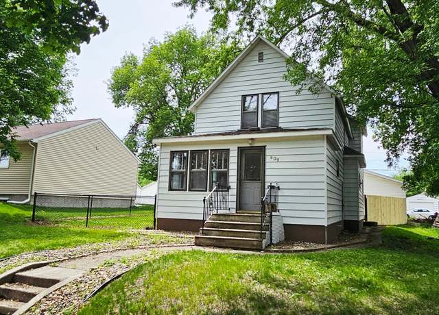 Property at 809 N 7th St, Montevideo, MN 56265, 3 beds, 1 bath
