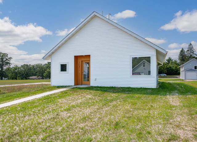 Property at 707 NW 7th Ave, Grand Rapids, MN 55744, 2 beds, 1 bath